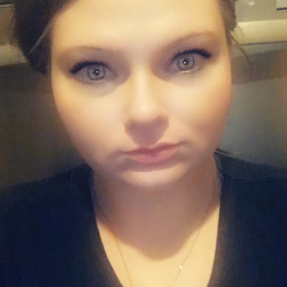 Meet your Posher, Ashley - Picture 2 of 6